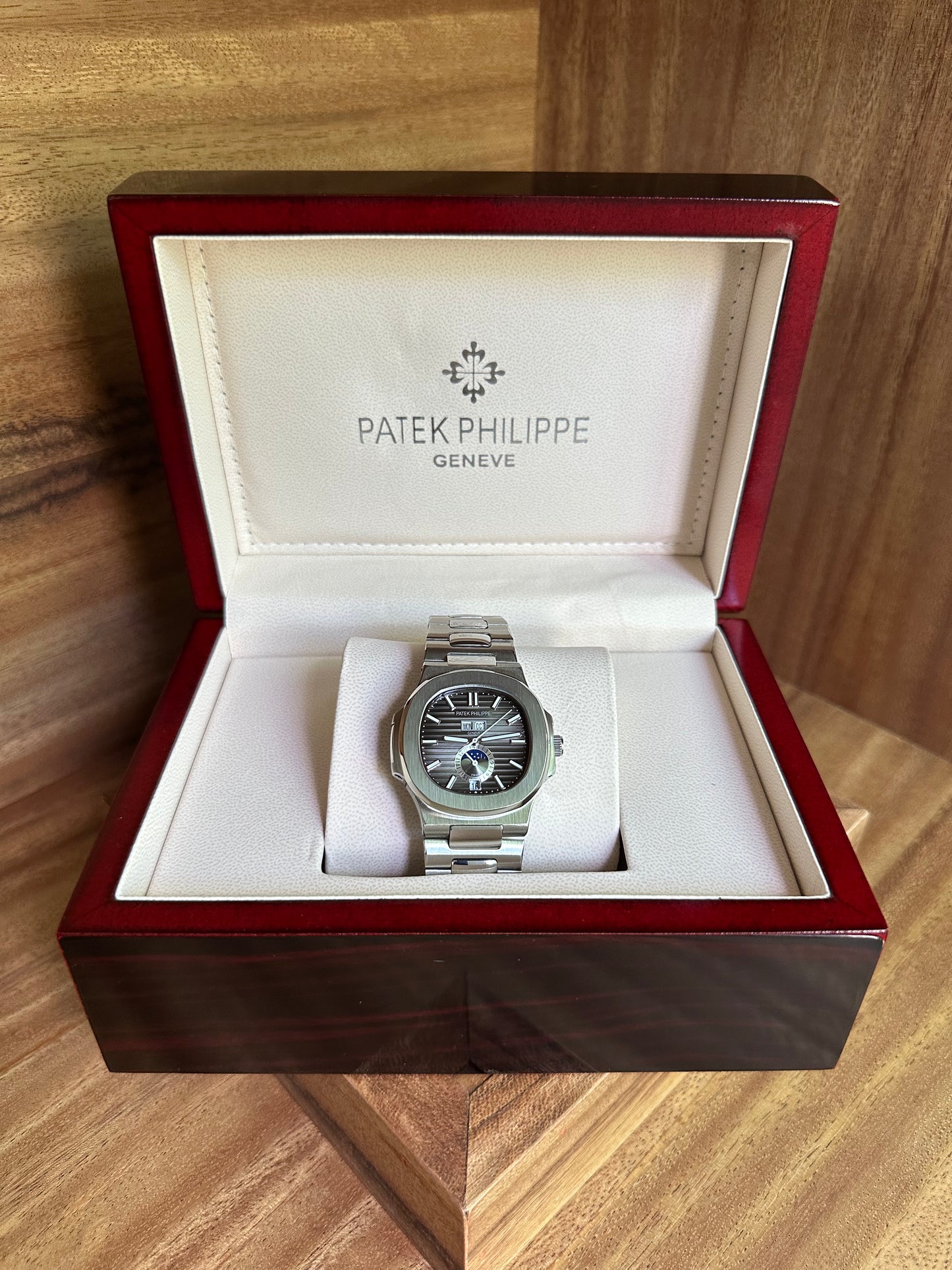 Nautilus Moon Phase & Annual Calendar - Black