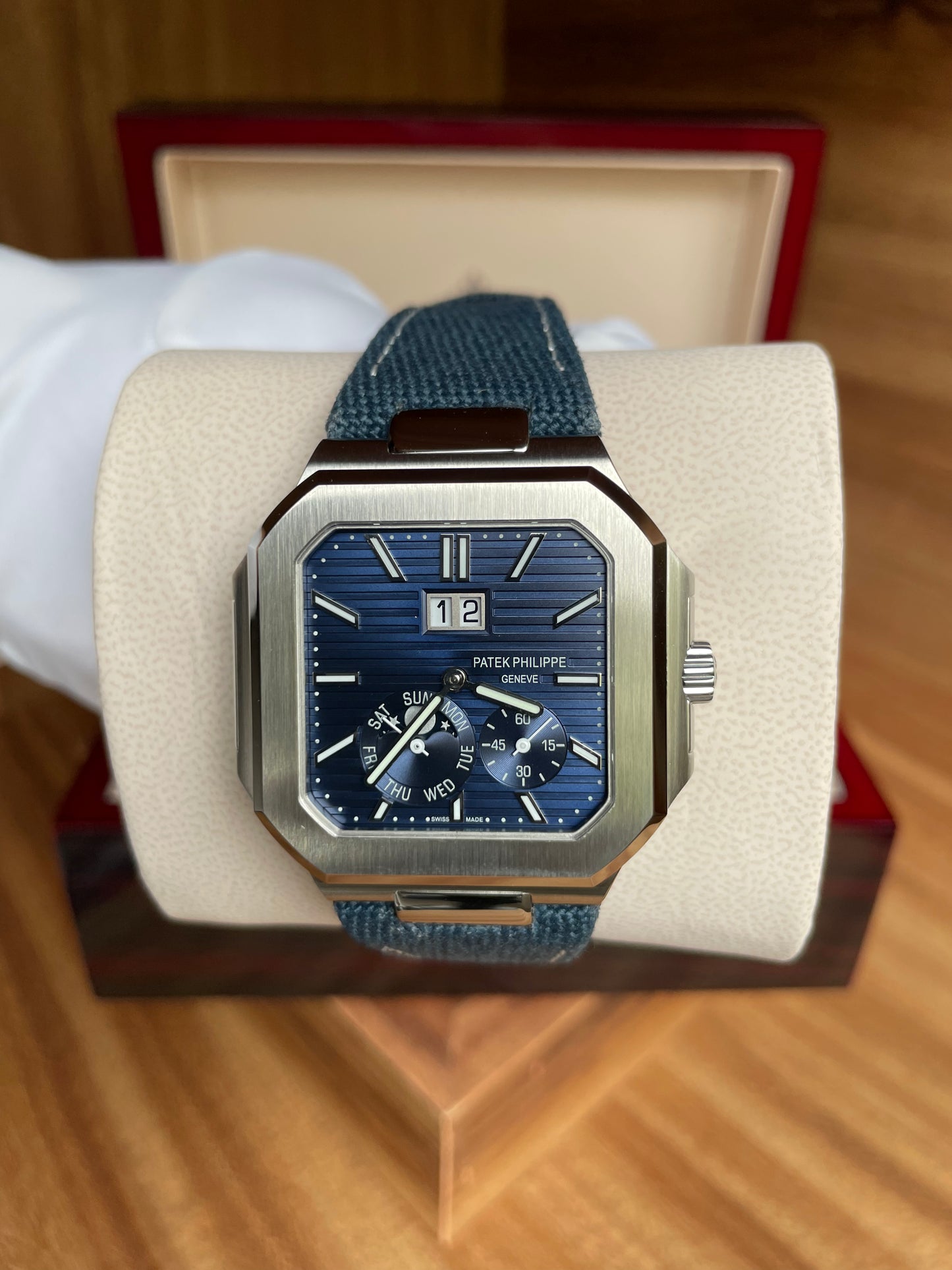 Cubitus Sunburst - Blue Dial Platinum